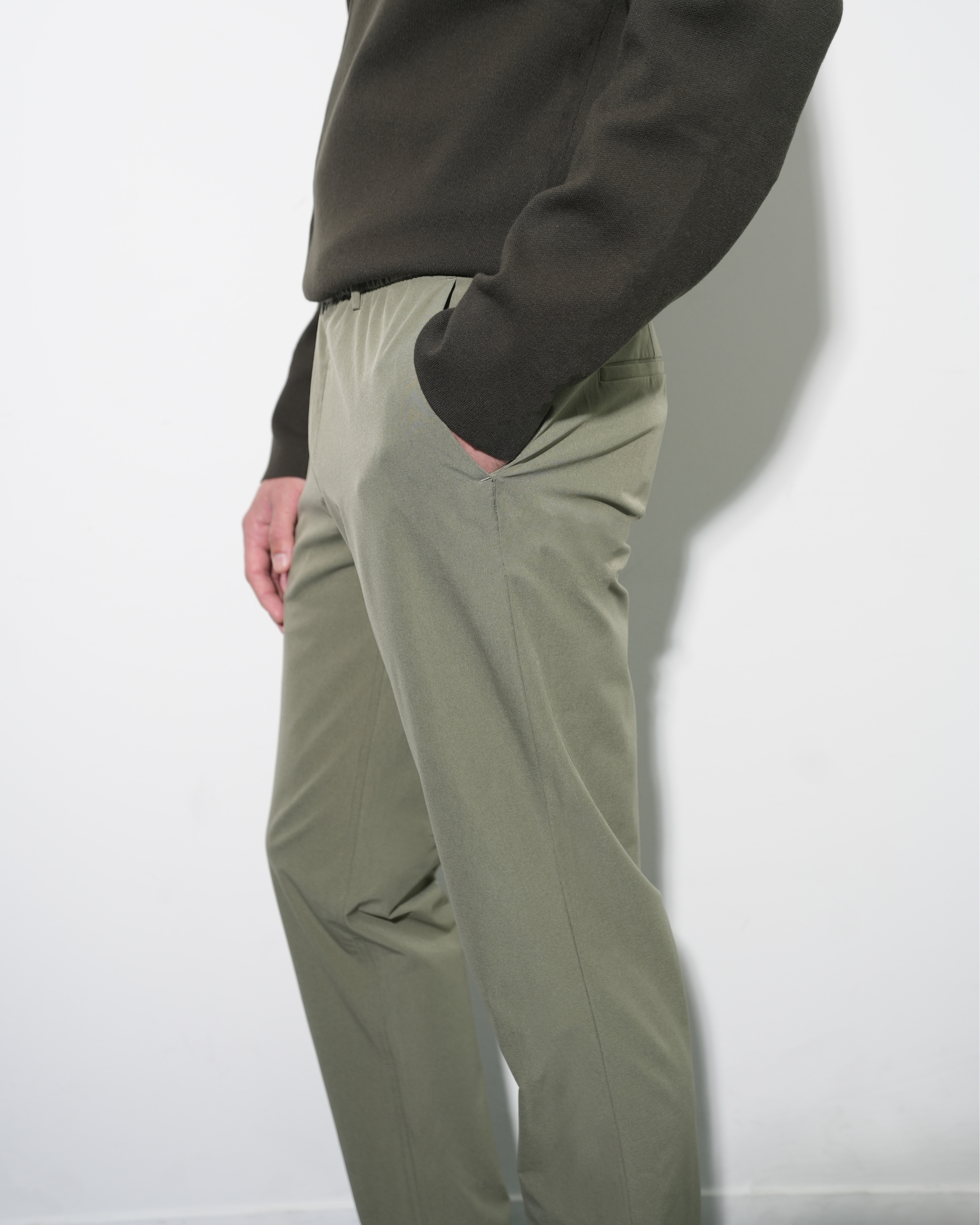 Light-weight pants olive