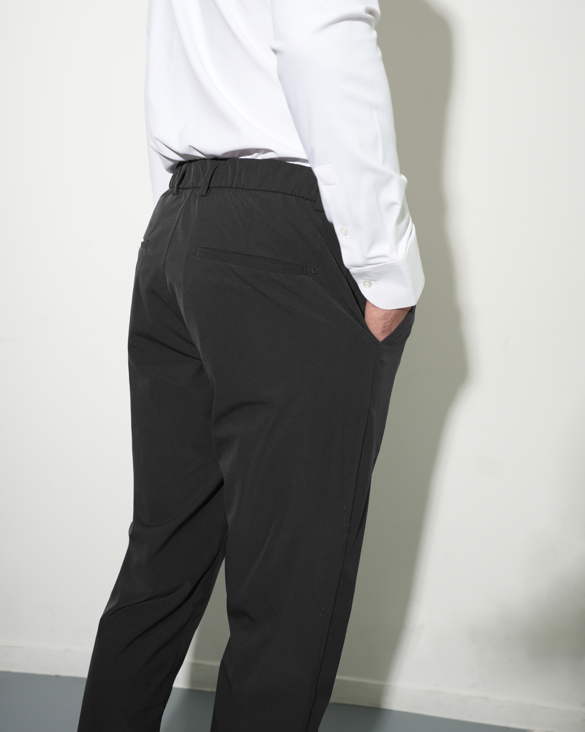 Light-weight pants black